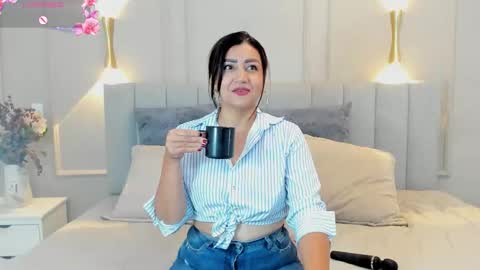 Snapshot of victoria_bourne chatting on November 2025 07:25:02 PM victoria online show from November 2025 07:25:02 PM