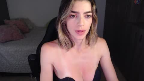 Victorias Room  online show from February 2025 05:42:02 AM