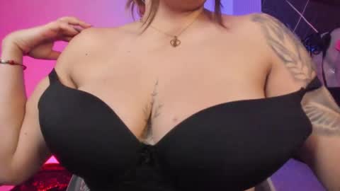 victoria_floyd1 online show from April 2026 10:18:02 PM