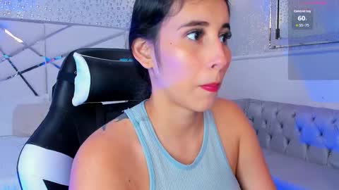 Victoria Houston  online show from December 2025 06:27:01 PM