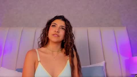 Snapshot of victoria_joliegb chatting on February 2025 07:17:02 PM Victoria Lozano online show from February 2025 07:17:02 PM