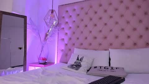 Snapshot of victoria_kitt chatting on February 2025 07:19:02 PM victoria_kitt online show from February 2025 07:19:02 PM