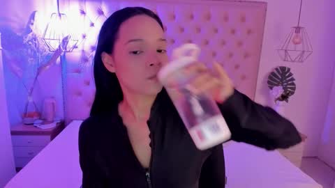 Snapshot of victoria_kitt chatting on September 2025 04:01:02 PM victoria_kitt online show from September 2025 04:01:02 PM