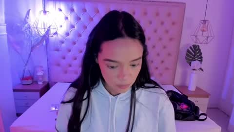 Snapshot of victoria_kitt chatting on October 2025 04:04:02 PM victoria_kitt online show from October 2025 04:04:02 PM