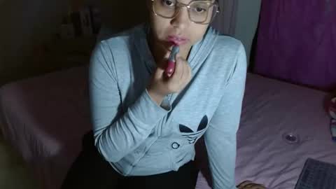 VICKY online show from May 2026 12:29:02 AM