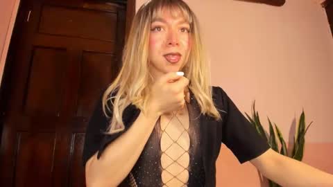 Snapshot of victoria_qq chatting on October 2025 03:12:02 AM D A N I online show from October 2025 03:12:02 AM