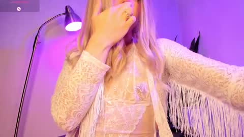 Snapshot of victoria_qq chatting on October 2025 08:33:01 PM D A N I online show from October 2025 08:33:01 PM