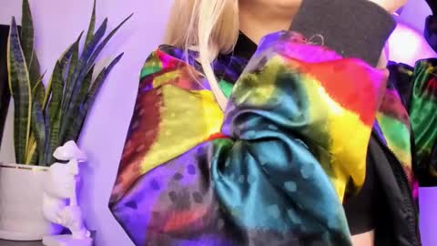 Snapshot of victoria_qq chatting on November 2025 05:36:02 PM D A N I online show from November 2025 05:36:02 PM