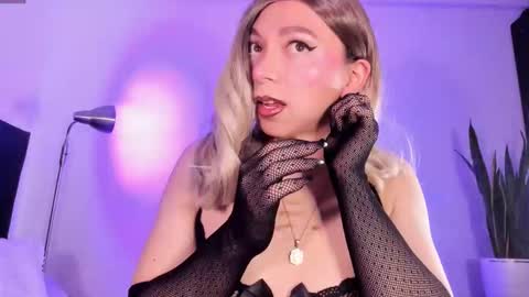 D A N I online show from November 2025 01:05:01 AM