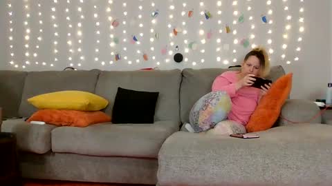 Victoria and Jesse online show from December 2024 03:03:02 AM