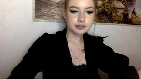 victoriacrystal_ online show from October 2025 07:44:02 PM