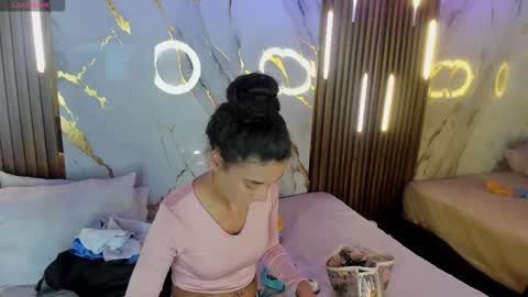 Victoria  online show from November 2025 08:07:02 PM