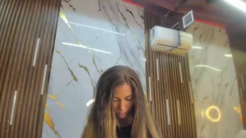 Snapshot of victoriaduarte chatting on April 2026 09:05:01 PM Victoria online show from April 2026 09:05:01 PM