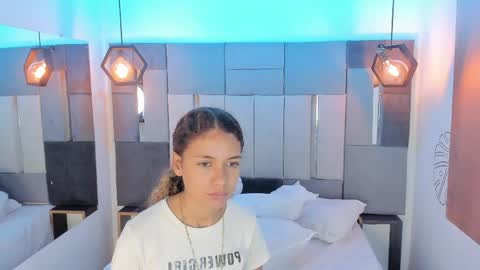 Snapshot of victoriaduarte chatting on April 2026 09:21:02 PM Victoria online show from April 2026 09:21:02 PM