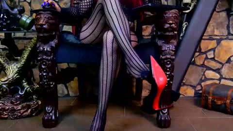 Snapshot of victoriaheller chatting on November 2025 06:36:01 AM Victoria Heller online show from November 2025 06:36:01 AM