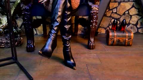 Snapshot of victoriaheller chatting on November 2025 04:56:01 AM Victoria Heller online show from November 2025 04:56:01 AM