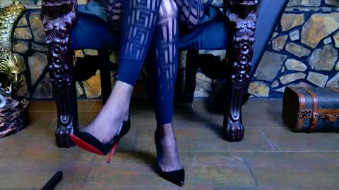 Snapshot of victoriaheller chatting on November 2025 05:00:02 AM Victoria Heller online show from November 2025 05:00:02 AM