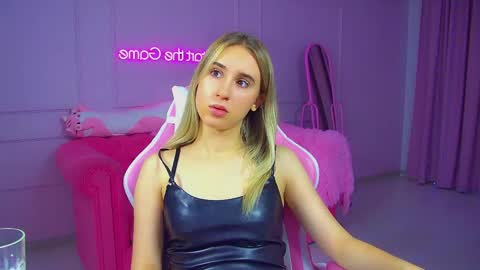 Victoria online show from October 2025 07:08:01 AM