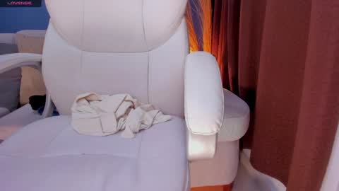 Snapshot of victorialeia chatting on December 2024 06:06:01 AM Victoria online show from December 2024 06:06:01 AM