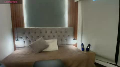 Snapshot of victorialuxee_ chatting on July 2026 12:12:02 PM V I C T O R I A online show from July 2026 12:12:02 PM
