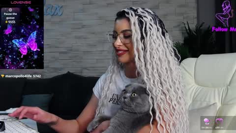 Snapshot of victoriamazze chatting on December 2024 04:34:02 AM Victoria online show from December 2024 04:34:02 AM