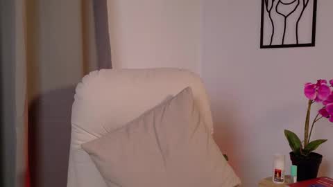 VictoriaNova online show from February 2026 08:48:02 PM