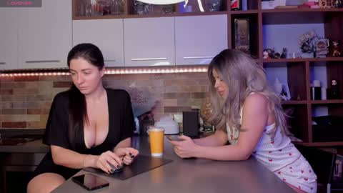 Snapshot of victorias_world chatting on December 2025 01:05:02 PM Viktoria online show from December 2025 01:05:02 PM