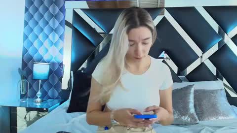 Snapshot of victtoria_lee chatting on January 2025 07:48:01 PM victtoria lee online show from January 2025 07:48:01 PM