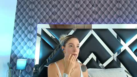 Snapshot of victtoria_lee chatting on February 2025 12:16:01 AM victtoria lee online show from February 2025 12:16:01 AM