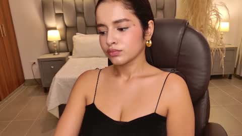 viictoria_joness online show from June 2026 10:03:02 PM