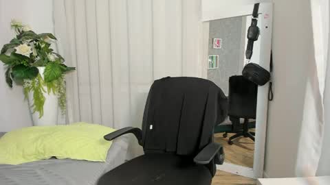 viictoriiasaenz online show from April 2026 06:05:02 AM