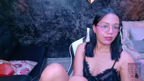 Violet online show from May 2026 09:45:01 PM
