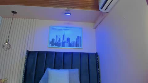 Viiolett online show from January 2025 07:15:01 PM