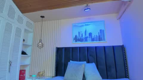 Viiolett online show from February 2025 07:27:02 PM