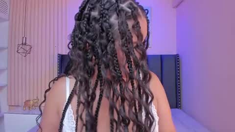 Viiolett online show from February 2025 08:45:01 PM