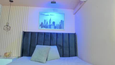 Viiolett online show from March 2025 08:25:01 PM