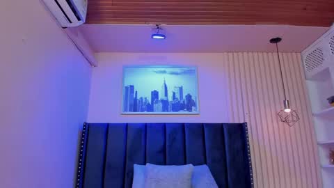 Viiolett online show from September 2025 07:57:02 PM