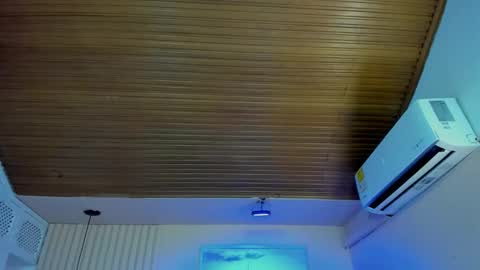 Viiolett online show from September 2025 07:28:02 PM