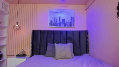 Viiolett online show from October 2025 09:15:01 PM