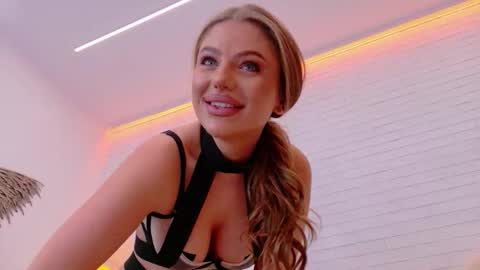 vikafever online show from December 2025 07:22:01 PM