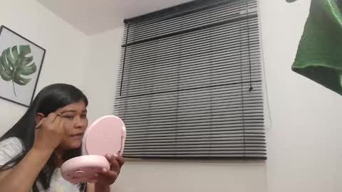 Snapshot of viki_mom chatting on March 2025 02:15:02 AM Viki Mom online show from March 2025 02:15:02 AM