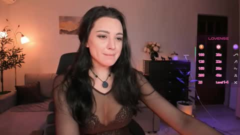 Snapshot of vikibellson chatting on March 2026 04:33:01 PM Viki Bellson online show from March 2026 04:33:01 PM