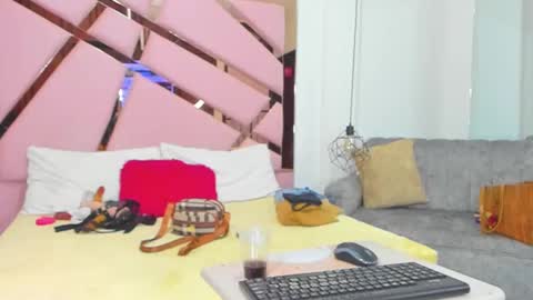 vikiTomson online show from February 2025 12:33:01 PM