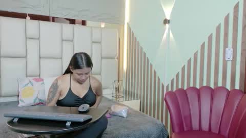 vikiTomson online show from April 2026 12:32:01 PM