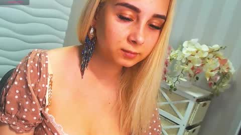 Snapshot of vikiwaitingforyou chatting on December 2024 01:02:02 PM Vitoria online show from December 2024 01:02:02 PM