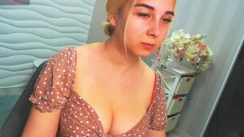 Snapshot of vikiwaitingforyou chatting on December 2024 09:39:02 AM Vitoria online show from December 2024 09:39:02 AM