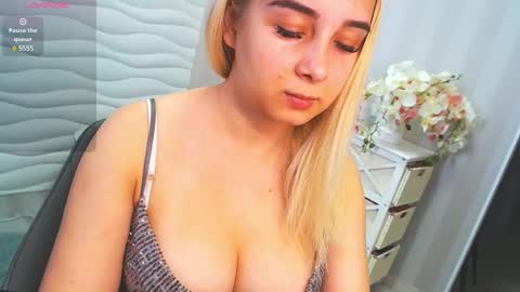 Snapshot of vikiwaitingforyou chatting on December 2024 09:51:01 AM Vitoria online show from December 2024 09:51:01 AM