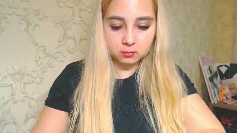 Snapshot of vikiwaitingforyou chatting on April 2026 02:42:01 PM Vitoria online show from April 2026 02:42:01 PM
