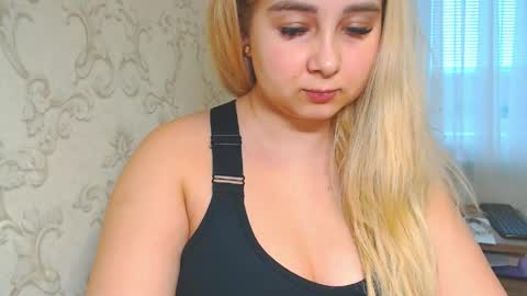 Snapshot of vikiwaitingforyou chatting on April 2026 09:48:02 AM Vitoria online show from April 2026 09:48:02 AM