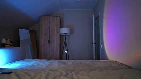 VIKKI online show from November 2025 12:16:01 PM